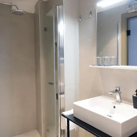 Nocleg ze śniadaniem Old Town Akademis Gariste 3*