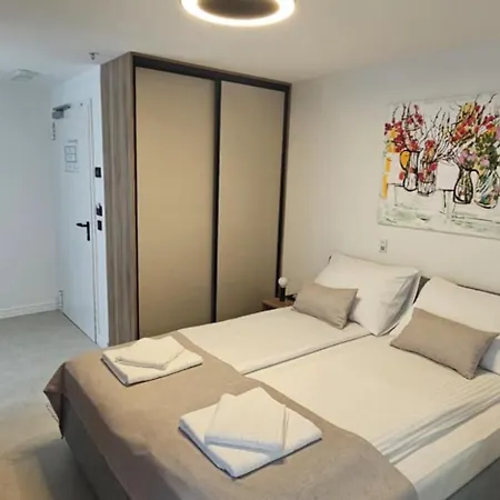 Old Town Akademis Gariste