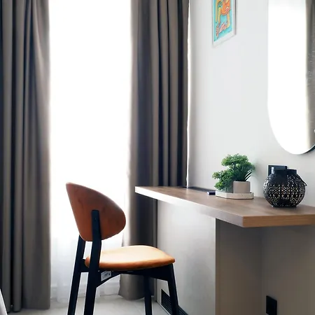 Old Town Akademis Gariste