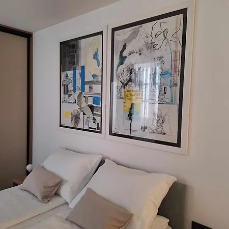 Old Town Akademis Gariste