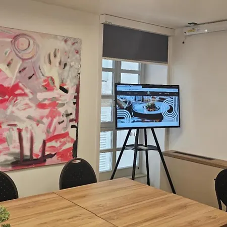 Old Town Akademis Gariste