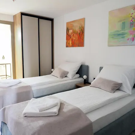 Old Town Akademis Gariste