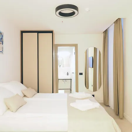 Bed & Breakfast Old Town Akademis Gariste *